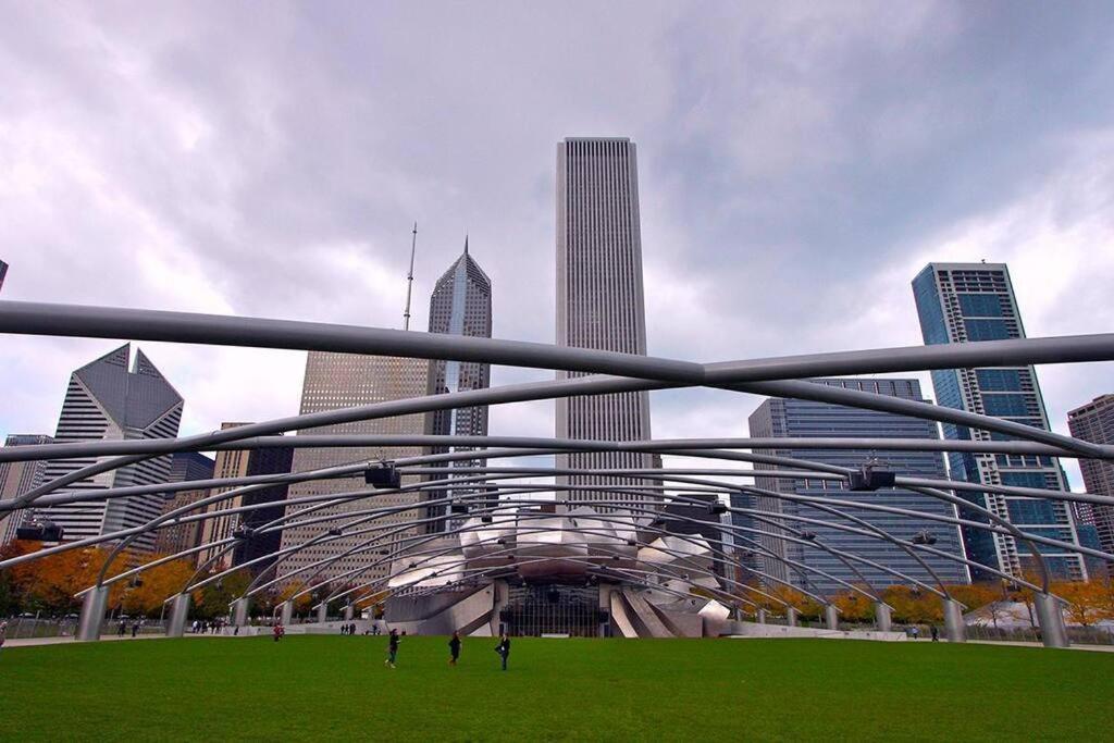 Spacious 2Br Vacation Rental With City View, Optional Parking And Gym Near Mccormick Place & Downtown Chicago Attractions Екстер'єр фото
