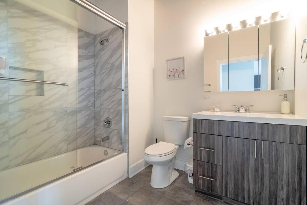 Spacious 2Br Vacation Rental With City View, Optional Parking And Gym Near Mccormick Place & Downtown Chicago Attractions Екстер'єр фото